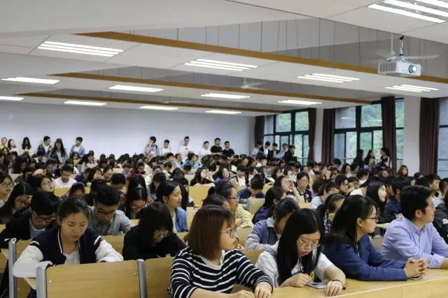 20170512382311.jpg 4戴茂余讲座学生.webp.jpg